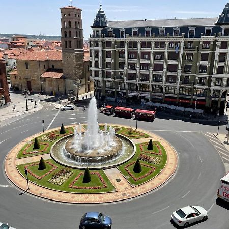 Apartamentos Gyc Vistas A Santo Domingo León Eksteriør bilde