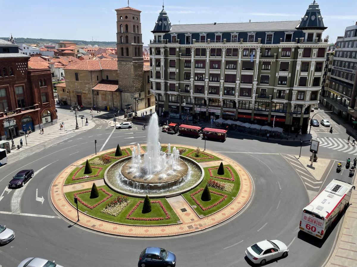 Apartamentos Gyc Vistas A Santo Domingo León Eksteriør bilde