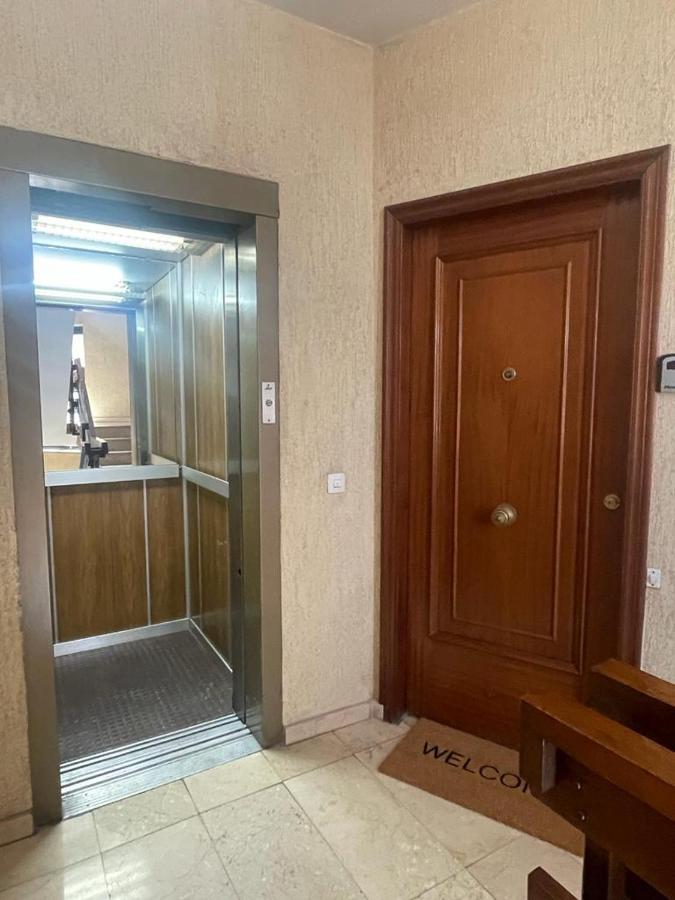 Apartamentos Gyc Vistas A Santo Domingo León Eksteriør bilde