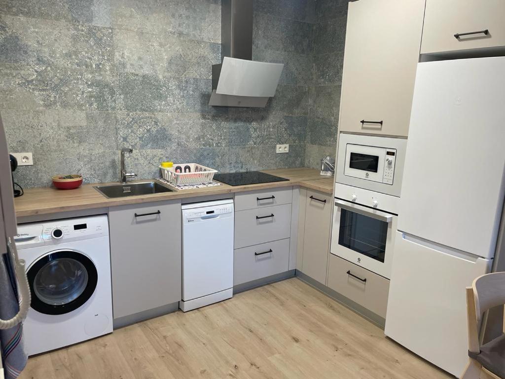 Apartamentos Gyc Vistas A Santo Domingo León Eksteriør bilde